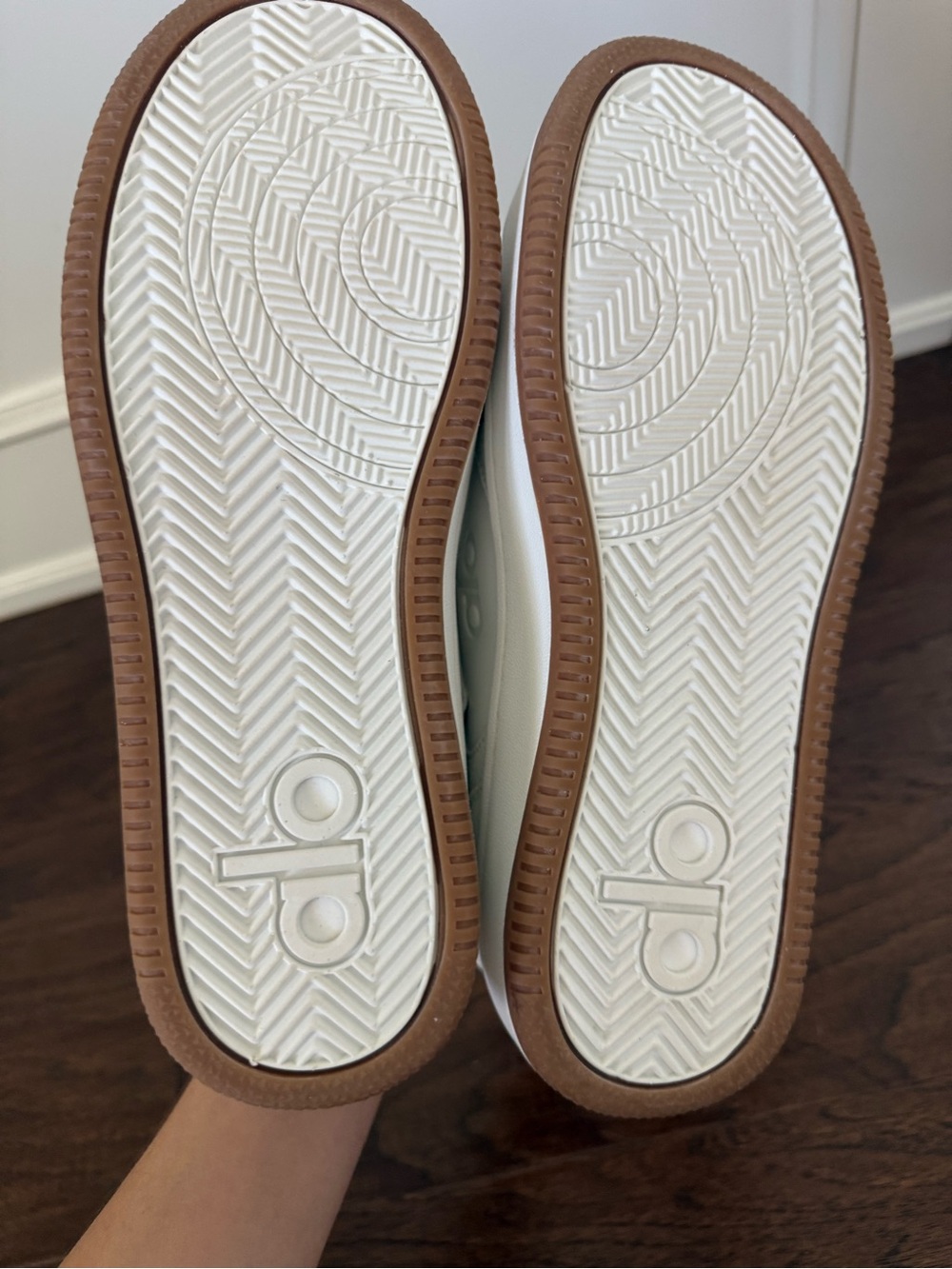 Alo Yoga Recovery Mode Sneakers White W9/M7.5 - Picture 5 of 6